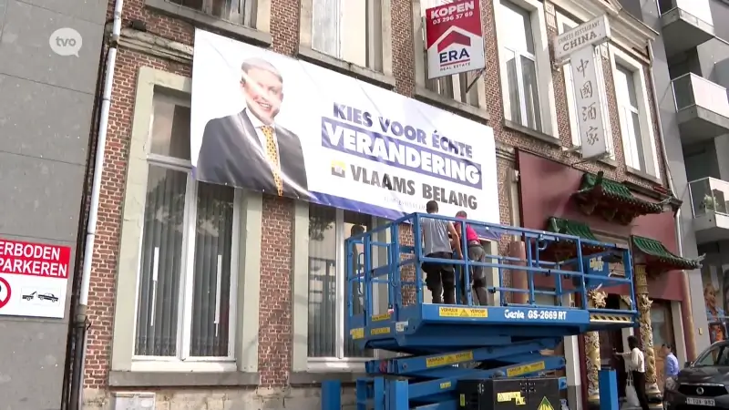 Vlaams Belang Sint-Niklaas start campagne met spandoek van 12 vierkante meter