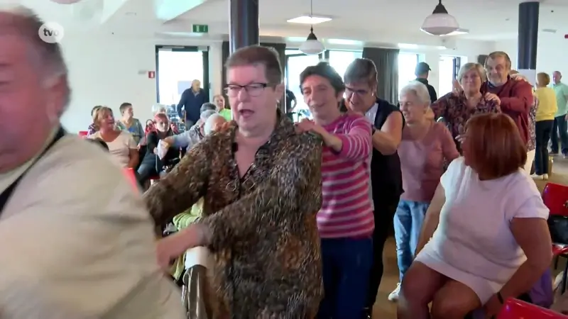 Rusthuisfestival laat bewoners uit hun dak gaan in Denderhoutem: "Fantastisch! Ik heb vroeger ook graag gedanst!"