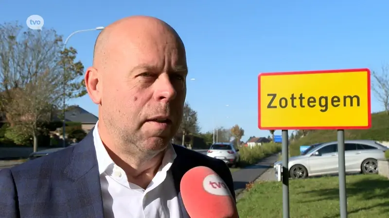 Kurt De Loor (Vooruit) uit Zottegem voelt zich buiten spel gezet bij coalitievorming: "Minister-president Diependaele houdt zich niet aan eigen regels"