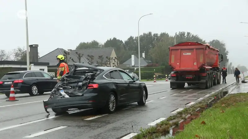 Man gewond na botsing met vrachtwagen op N70 in Belsele