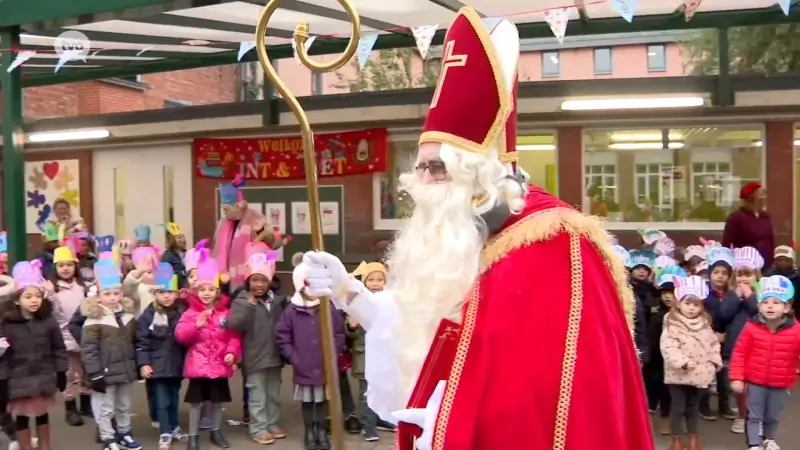 Superfeestje voor verjaardag van Sint-Maarten bij bezoek aan basisschool Sint-Anna