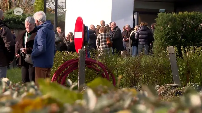 Honderden mensen nemen sereen afscheid van vermoorde vrouw en moeder uit Zwijndrecht