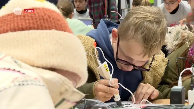 Tieners experimenteren met VR-brillen, 3D-pennen en hologrammen in Odisee Hogeschool