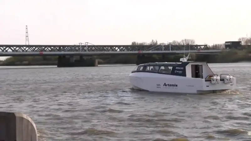 Vaart Waterbus binnenkort tot in Temse? Testen met nieuwe boot op Schelde van start