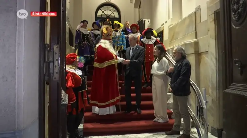 Sinterklaas en zijn pieten zijn klaar voor hun vertrek uit het Huis van de Sint in Sint-Niklaas