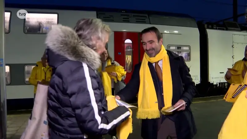 N-VA Waasland voert actie in station van Dendermonde tegen veranderingen op lijn Sint-Niklaas-Brussel