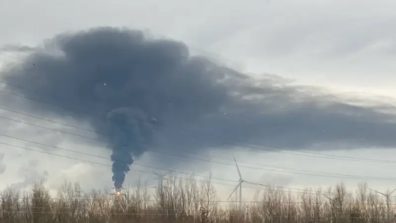 Enorme rookpluim boven Waaslandhaven na elektriciteitspanne bij Borealis