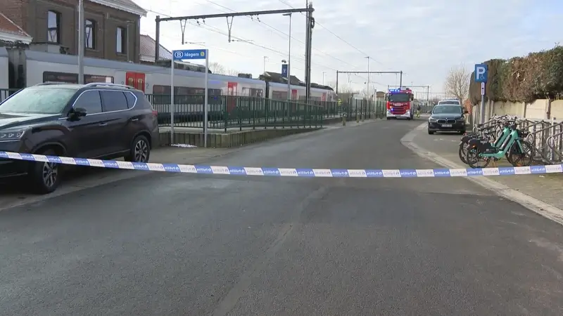 83-jarige autobestuurder overlijdt na aanrijding met trein op Geraardsbergse overweg