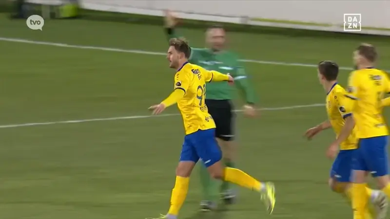 Hattrick van Lennart Mertens bezorgt SK Beveren een punt op het veld van rode lantaarn