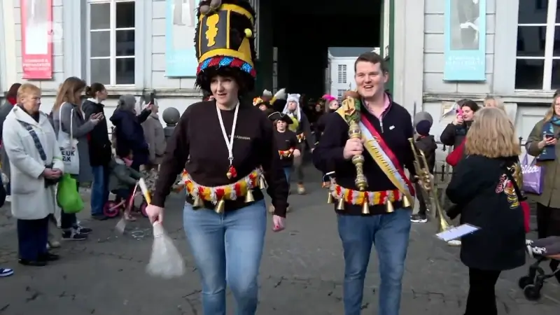 Aalsterse Gilles houden vooroptocht: generale repetitie mét muzikale carnavalsprins Sjalen: "Je voelt dat carnaval dichterbij komt"