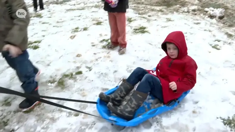 Sneeuw, dat is soms ellende, maar vooral veel pret: "Leuk om iedereen vol sneeuw te gooien"