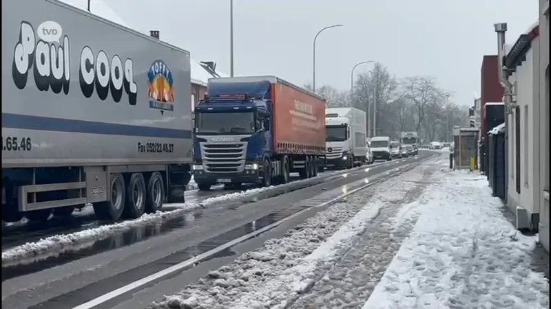 Sneeuwzone boven Dendermonde en Lokeren verrast de ochtendspits