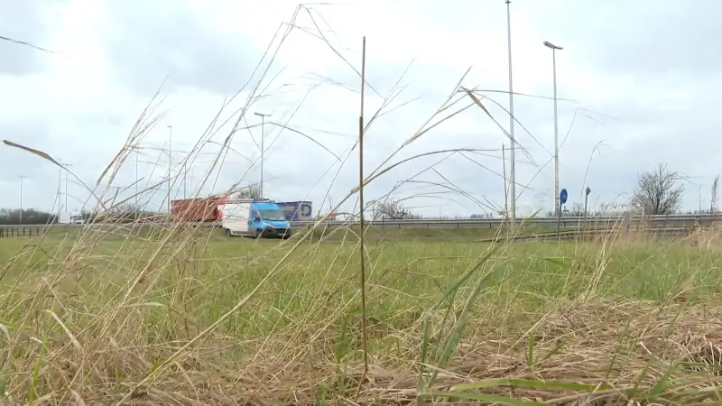 Protest tegen mogelijke komst van zonnepark op landbouwgrond in Sint-Gillis-Waas