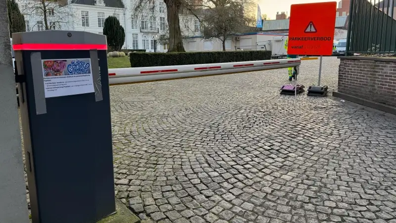 Guy D'haeseleer (Forza Ninove) krijgt slagboom tegen het hoofd op Aalst Carnaval