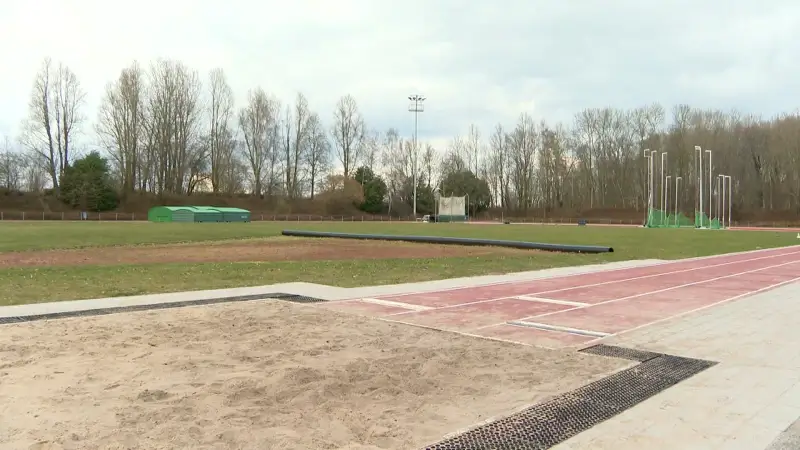 Oppostiepartij Groen hoopt dat gemeentebestuur in Lede tribune op Putbosdomein aankoopt: "Essentieel onderdeel van het atletiekgebeuren"