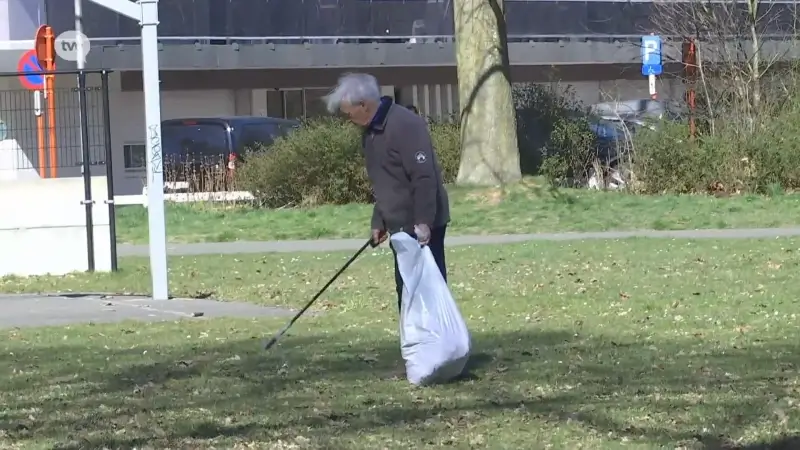 Ex-militair op rust kan afval niet meer aanzien en ruimt park in Sint-Niklaas elke dag zelf op