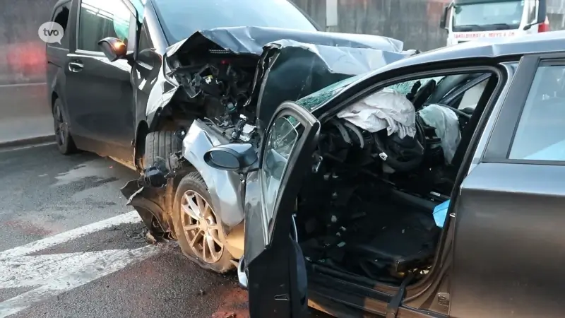 Verschrikkelijke crash in tunnel van N41 in Elversele eist het leven aan 4 slachtoffers