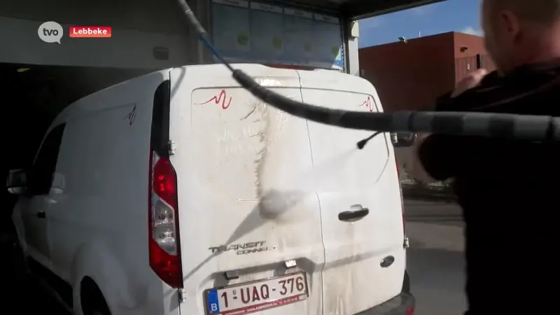 Stormloop bij carwash in Lebbeke na passage van saharazand: "Gevaarlijk voor krassen, als het niet tijdig wordt verwijderd"