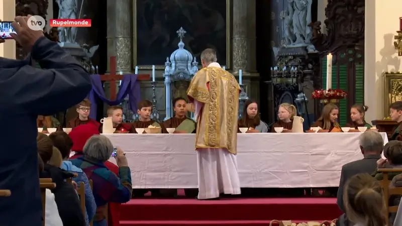 Rupelmonde houdt eeuwenoude traditie in ere: 'Apostelbrokken' herdenken Laatste Avondmaal