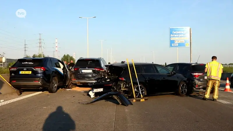 Vier gewonden bij kettingbotsing op E34 ter hoogte van Waaslandhaven-Oost
