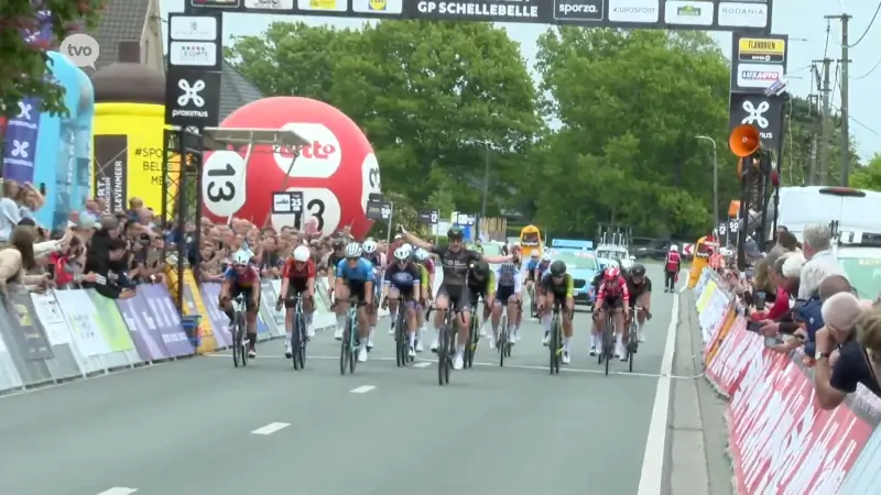 Julie Stockman wint sprint van uitgedund peloton in GP Schellebelle: "Toen in aanzette, voelde ik dat ik iedereen nog voorbij kon"