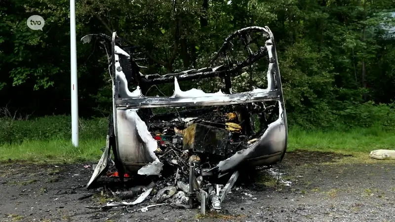 Caravan gaat in vlammen op in bospark in Lokeren, eigenaar is alles kwijt