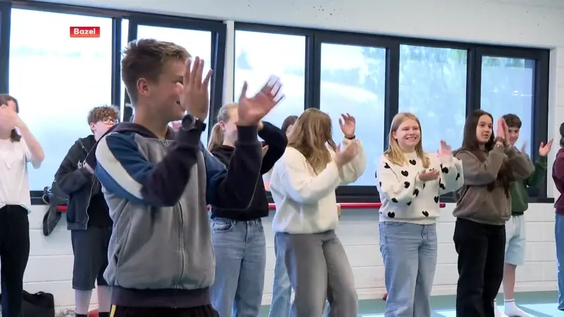 Van Bollywood naar kruidige gerechten: leerlingen Sint-Jorisinstituut in Bazel leren Indiase cultuur kennen