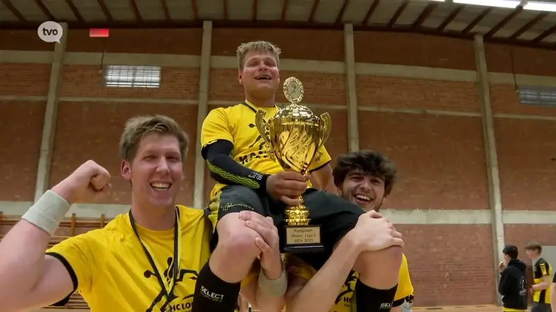Handbal Club Lokeren viert promotie naar divisie 2 na galamatch in sporthal Durmehal