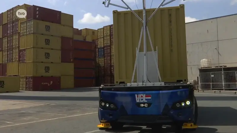Primeur in Waaslandhaven: geautomatiseerde containershuttle rijdt operationeel op terminal