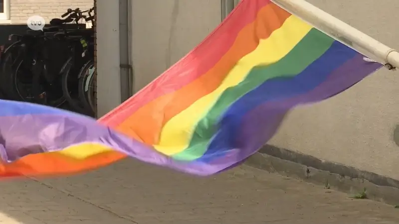 Ook Hamme hijst regenboogvlag en stelt project ‘Hamme tegen geweld’ voor
