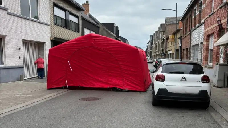 50-jarige fietser in levensgevaar overgebracht naar het ziekenhuis, na botsing tegen openslaande autodeur in Vrasene