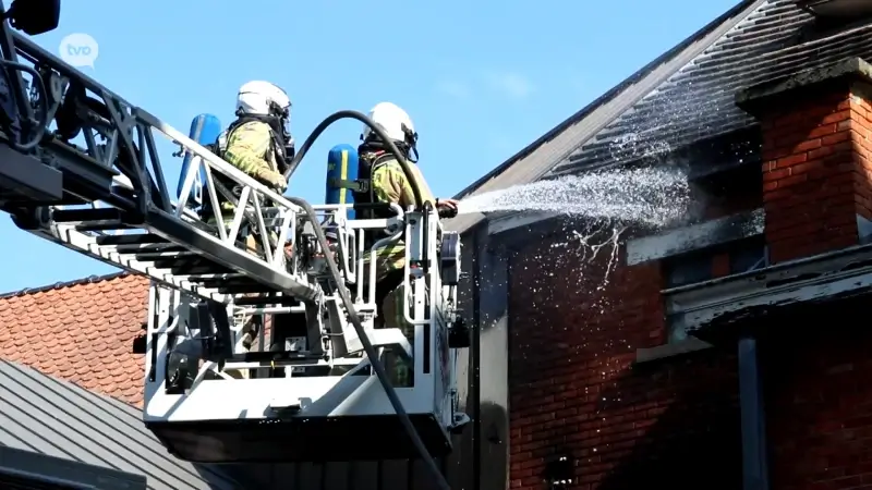 Brand op terras breidt uit naar slaapkamer van appartement op Markt in Zele