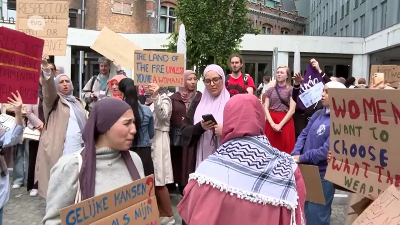 Hoofddoekenverbod in provinciale scholen blijft gelden ondanks fel protest