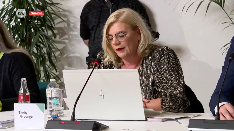 Oud-burgemeester Tania De Jonge: "Iemand die de kiezer bedriegt, die moet gestraft worden, maar laat ons eerst het onderzoek afwachten"
