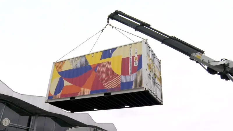 Kunstcontainers in Sint-Niklaas vertrokken richting Haven van Antwerpen