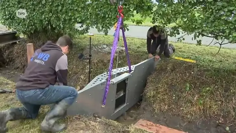 Boeren en gemeentebestuur Sint-Gillis-Waas plaatsen 53 stuwen tegen droogte en wateroverlast