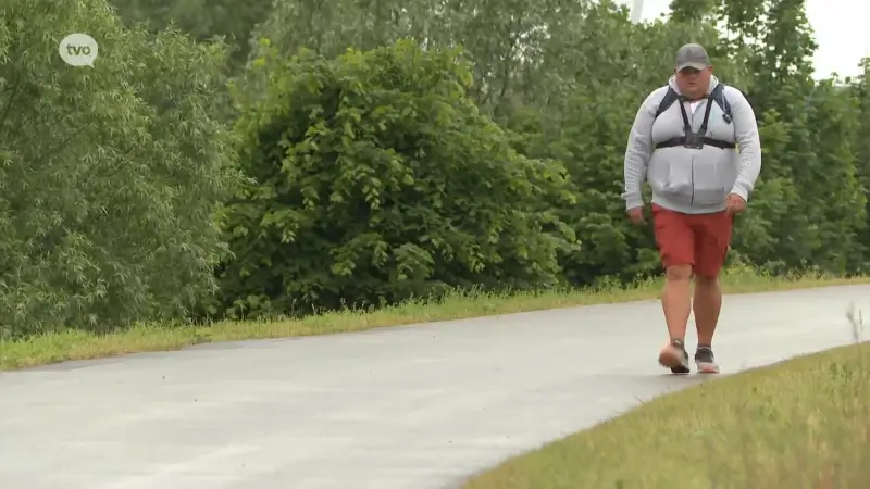 Glenn wandelt de komende drie maanden 50 kilometer per week voor ouders die een kind met kanker hebben
