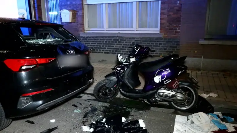 Jongeman vlucht op scooter weg voor politiecontrole maar crasht zwaar