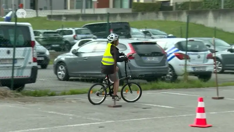 Leerlingen leren in Temse meer over verkeersveiligheid met ‘levend verkeerspark’: "Ik ga nu meer opletten en meer naar verkeersborden kijken"
