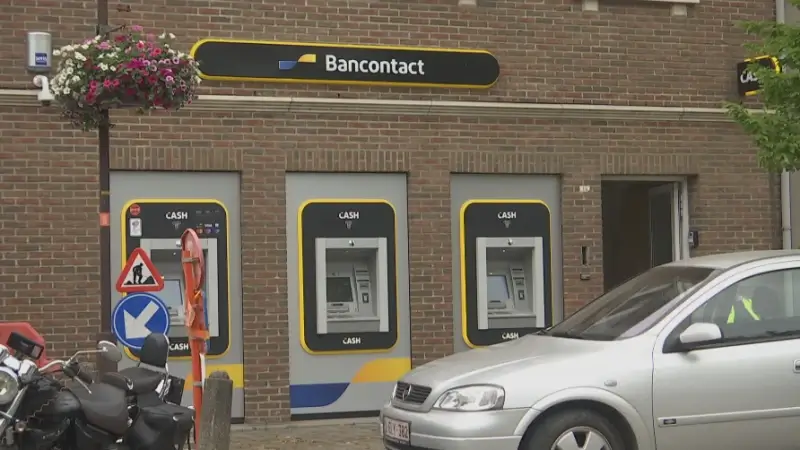 Inwoners en handelaars in Nieuwkerken vragen dringend extra geldautomaat in de gemeente