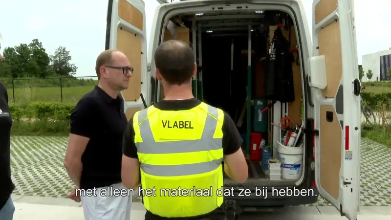 Ministers Weyts en De Ridder lanceren in een recyclagepark campagne tegen overlading