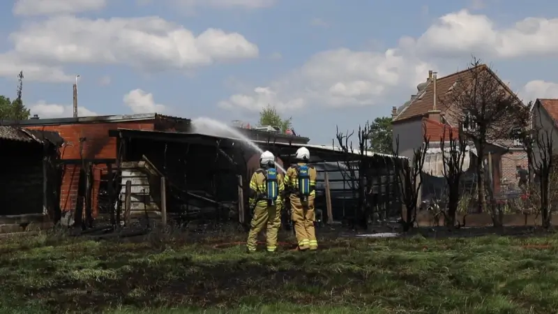 Hangar in Lokeren vliegt in lichterlaaie tijdens werkzaamheden