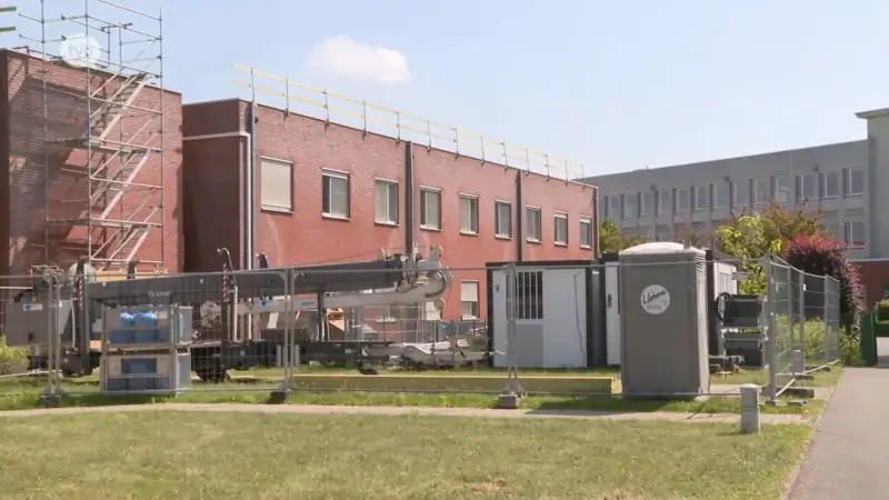 Werken aan dak Aymonshof in Dendermonde begonnen, meer dan 6.000 vierkante meter wordt vernieuwd