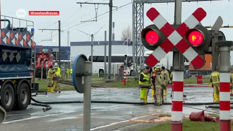 ROOD=STOP: Infrabel sensibiliseert vrachtwagenchauffeurs in Waaslandhaven