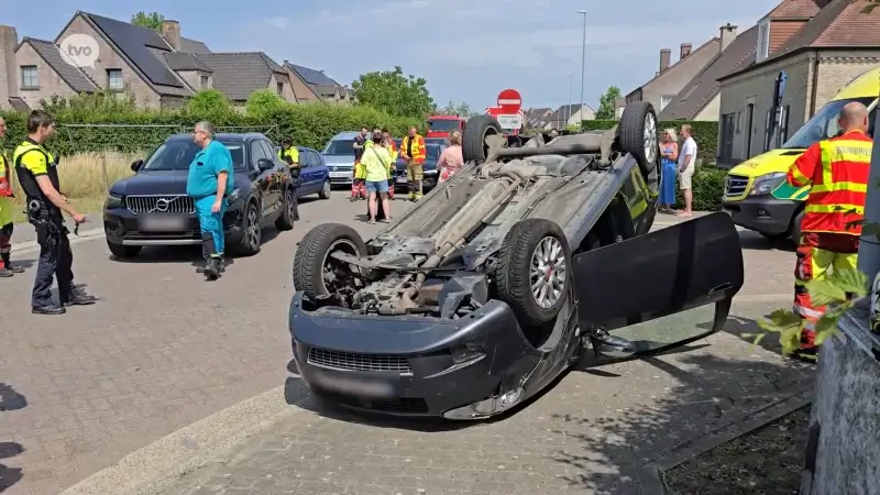 Lokeren: Bestuurder gewond nadat auto over de kop gaat