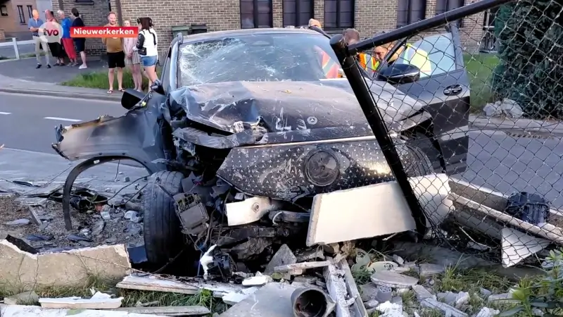 Amber uit Aalst ontsnapt aan de dood na crash in voortuin: "Tien seconden vroeger en het was veel erger"
