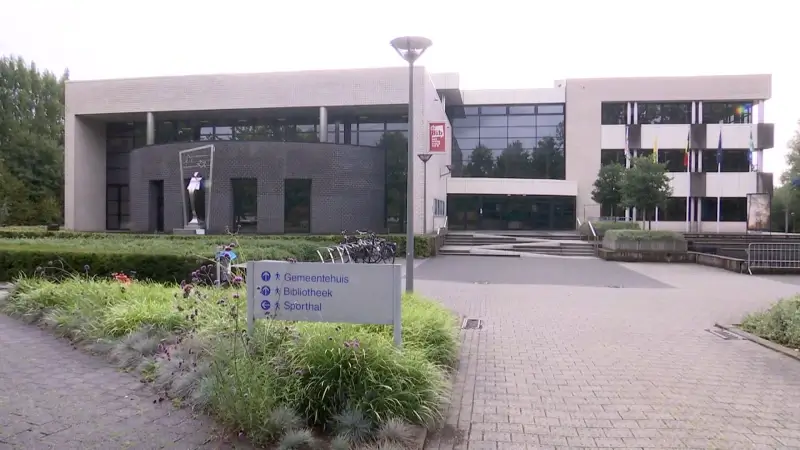 Ophef over hoofddoekenverbod in Beveren-Kruibeke-Zwijndrecht: "Tijdelijk enkel bij nieuw aangeworven personeel, maar werken aan nieuw arbeidsreglement"