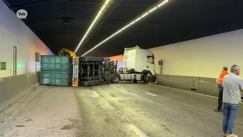 Ongeval in Kennedytunnel zorgt voor chaos op de weg in het Waasland: "Uitzonderlijk druk, de stroom van auto's was niet tegen te houden"