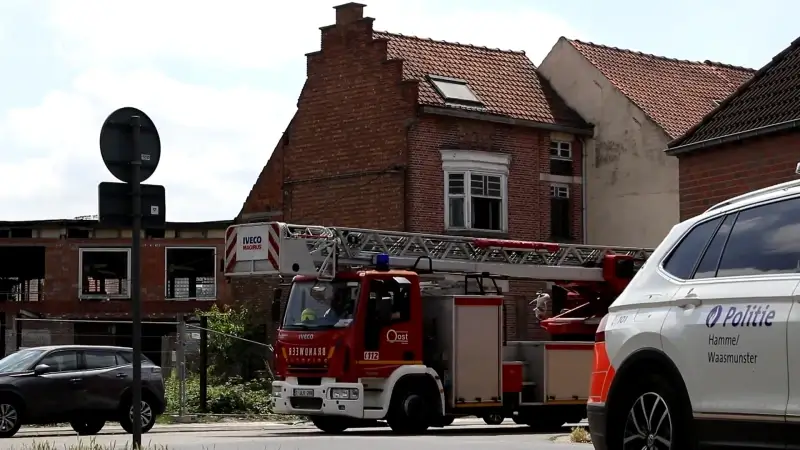 Onderzoek naar brandstichting in een leegstaande woning in Hamme