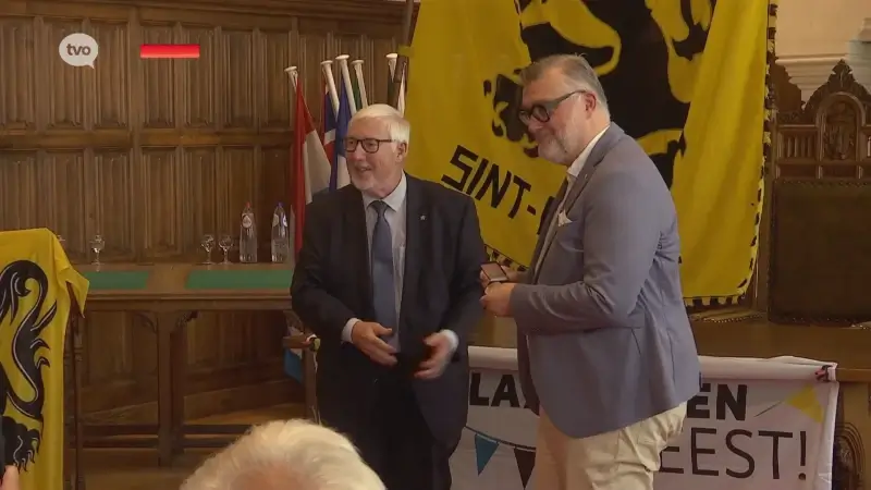 Davidsfonds Sint-Niklaas reikt Leeuwenpenning uit aan Peter De Wilde van Toerisme Vlaanderen